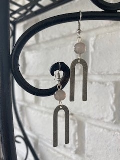 Jazzy Peal Pink U Earrings